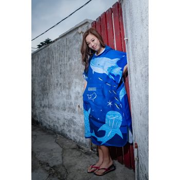 T19 Whaleshark cloak towel (free size)*105cm x 85cm*